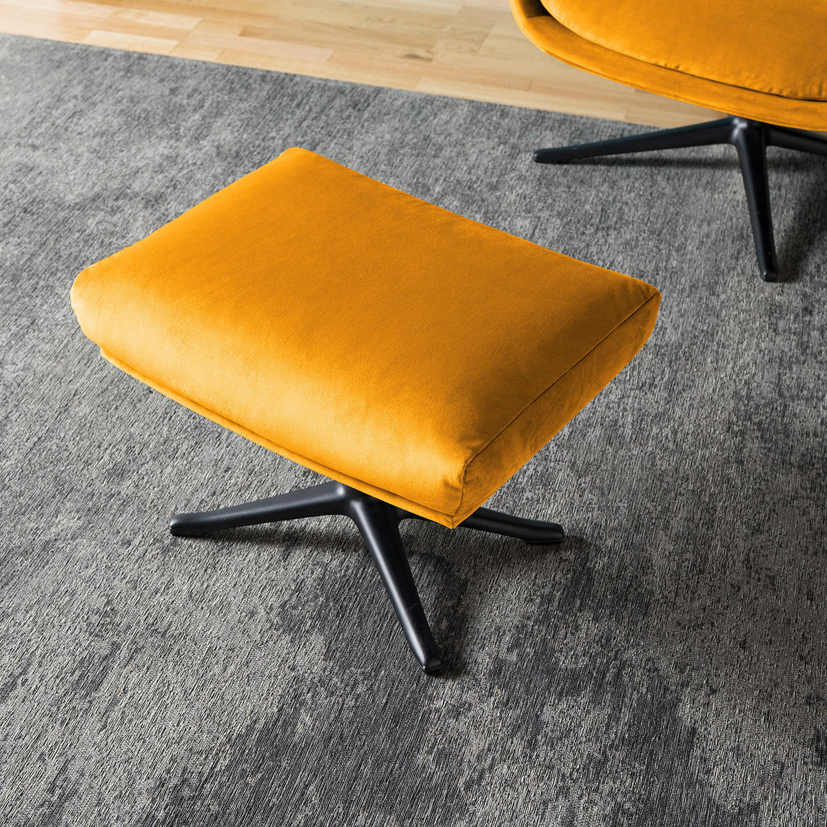 POLSTERHOCKER mit Kreuzfuß - Gelb/Schwarz, Textil/Metall (51/37/41cm) - home24