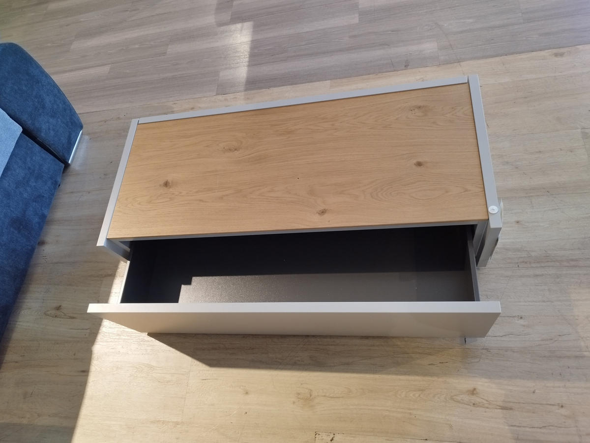 KLUBSKA MIZA FENA DIM: 111X29X48 CM