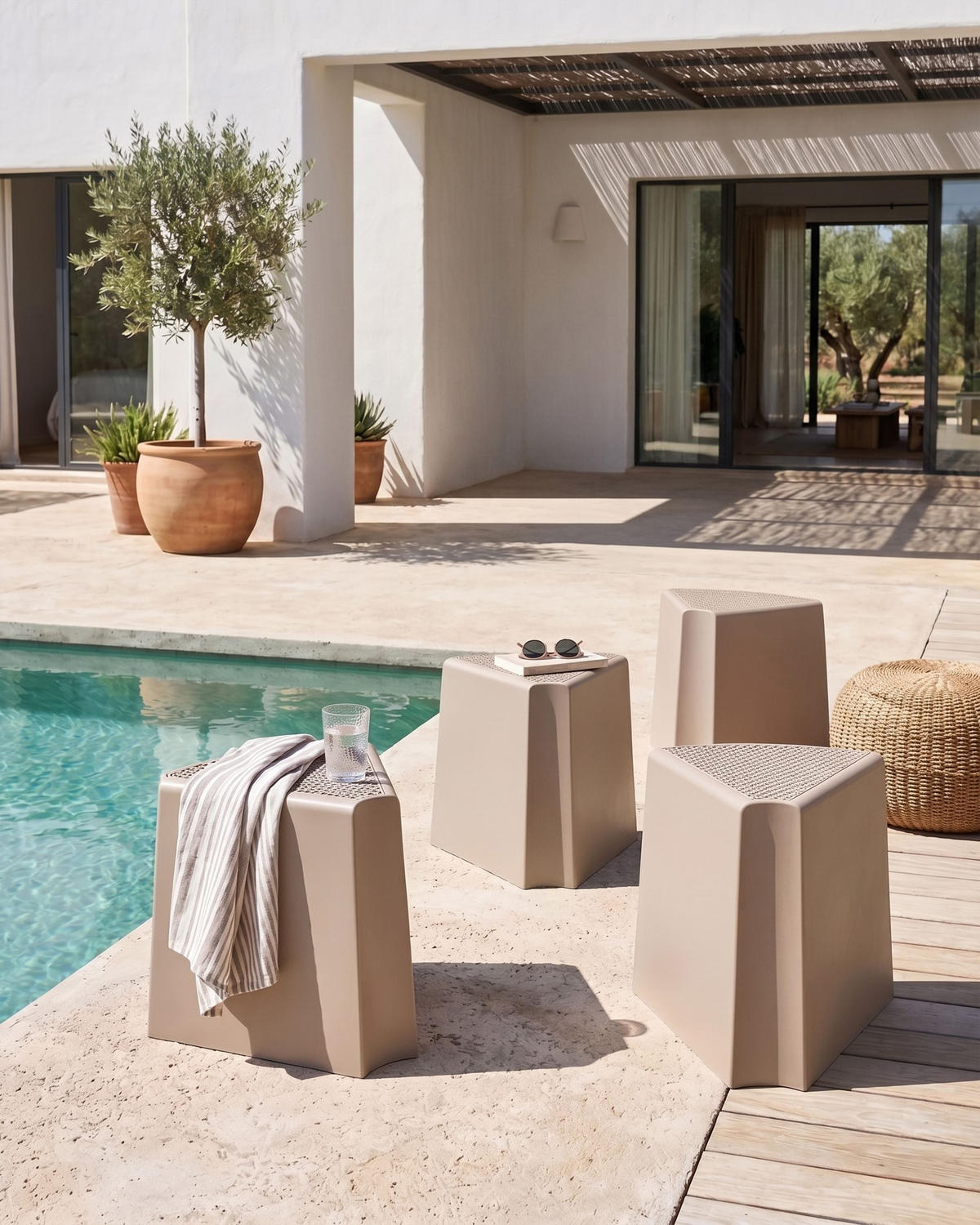 GARTENHOCKER 4er-Set Beige Evros - Beige, Kunststoff (43/45/35cm) - Beliani