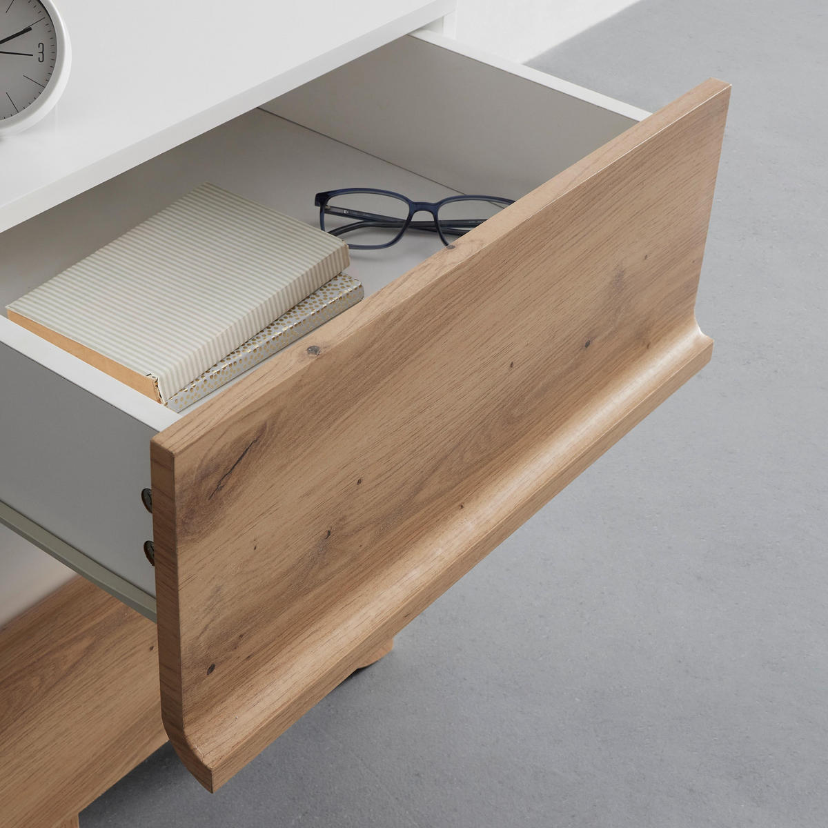 NACHTTISCH Vira Weiß/Kieferfarben Echtholz - Weiß, Holz (48/60/43cm) - Bessagi Home