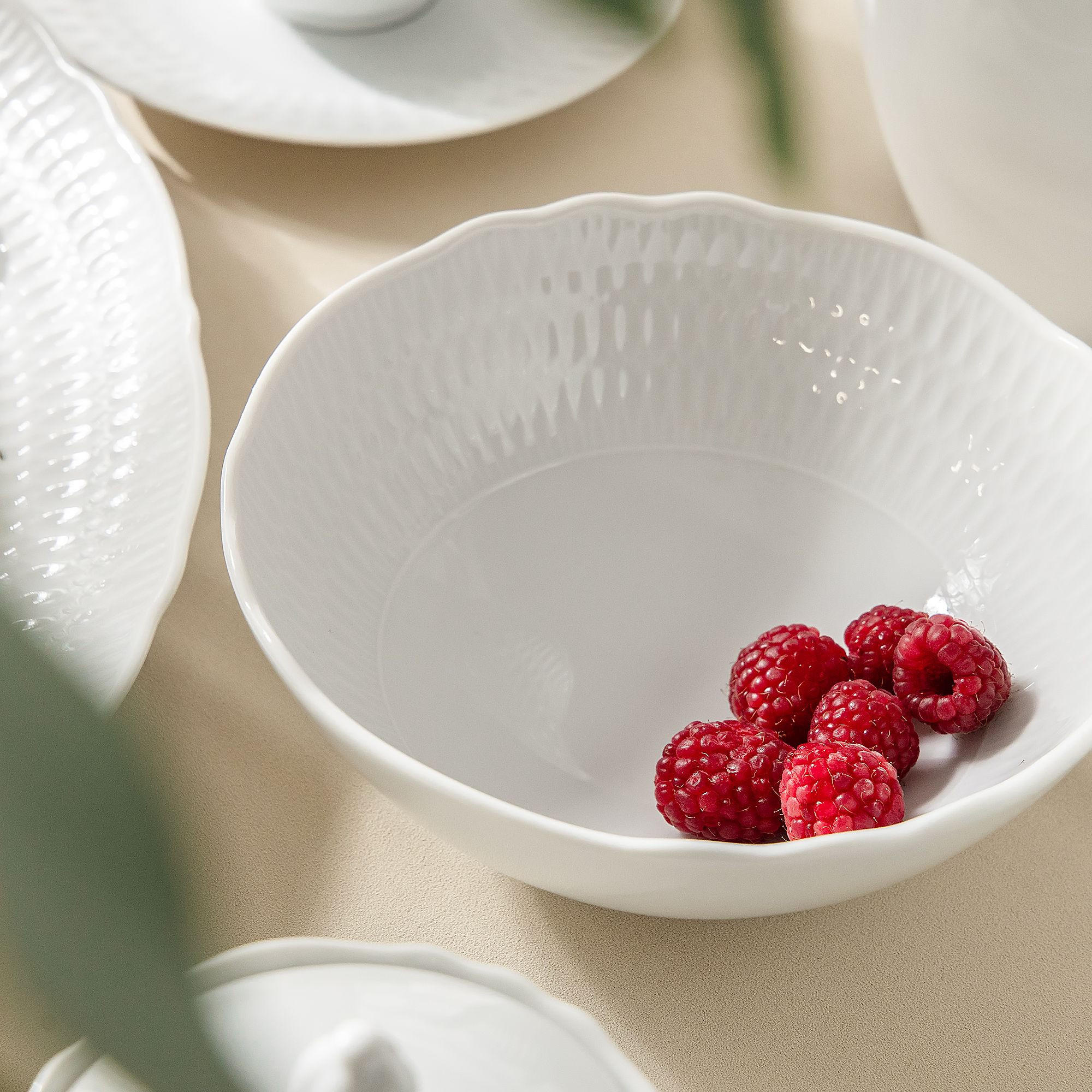 SALATSCHÜSSEL CMIELOW SOFIA aus Porzellan - Weiß, Keramik (17/17/6.6cm) - KONSIMO®