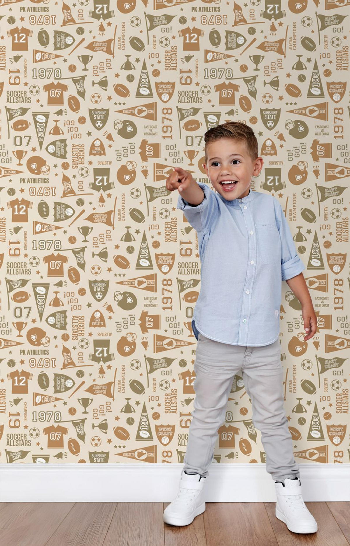TAPETE Sportthema 50 x 900 cm - Braun, Papier (50/0.1cm) - ESTAhome