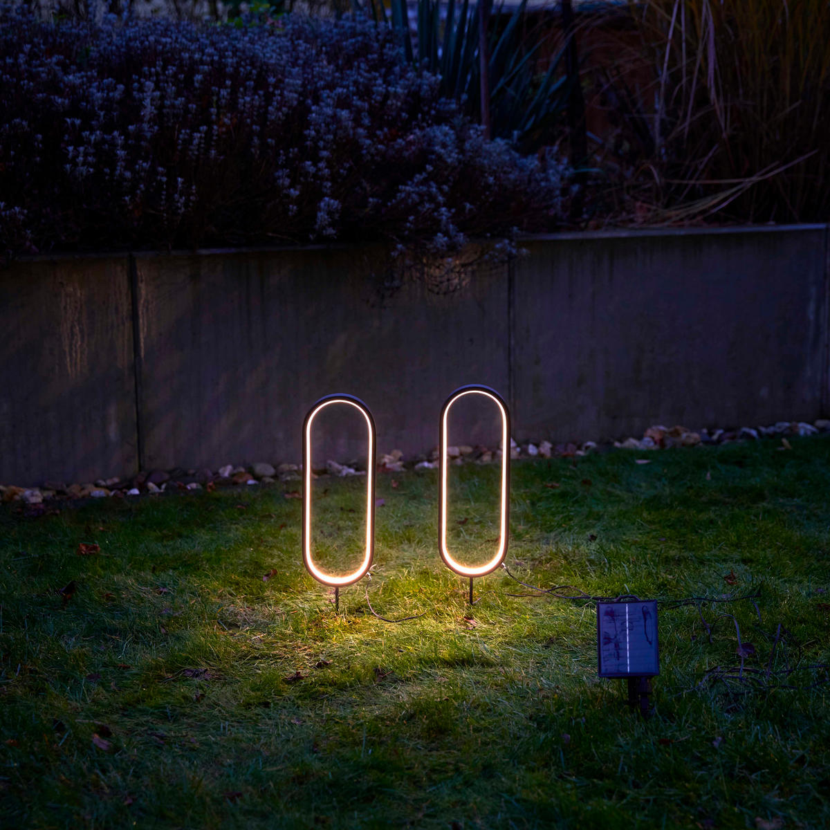 SOLAR-LED-GARTENSTECKER - warmweiß mit Dämmerungssensor und wetterfestem Design für stimmungsvolle Außenbeleuchtung - Weiß, Kunststoff (1.7/12.3/55.5cm) - Northpoint
