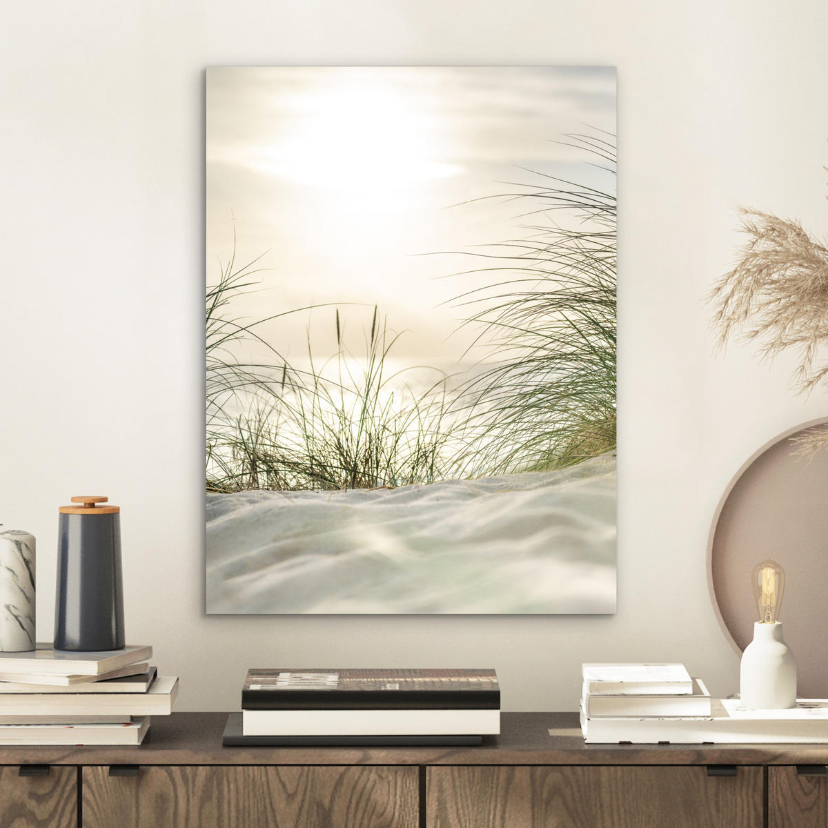 KOVOVÝ OBRAZ Duny s marramovou trávou pod slnkom nemeckého národného parku Schleswig-Holsteinisches Wattenmeer 30x40 cm - krémová, kov (30/40cm) - MuchoWow