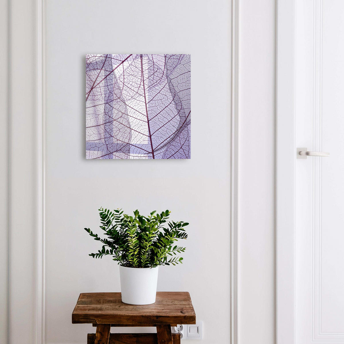 SCHLÜSSELBOX Weiß 30x30 cm – Türöffnung nach rechts - Blattstruktur - Lila, Metall (30/30/5cm) - TULUP