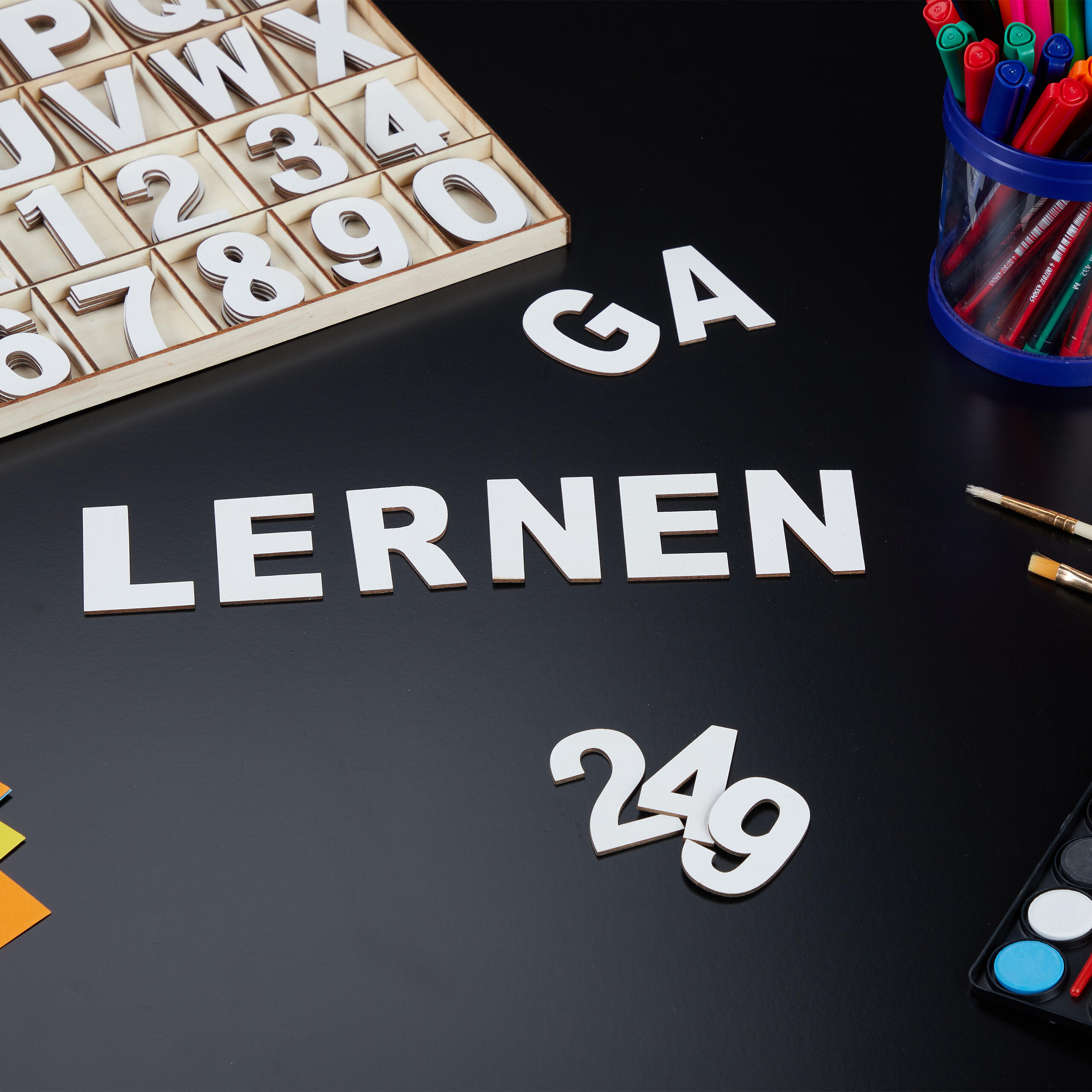 144-tlg.HOLZBUCHSTABEN-SET - Multicolor, Holz (28.5/1.5/34.5cm) - Relaxdays