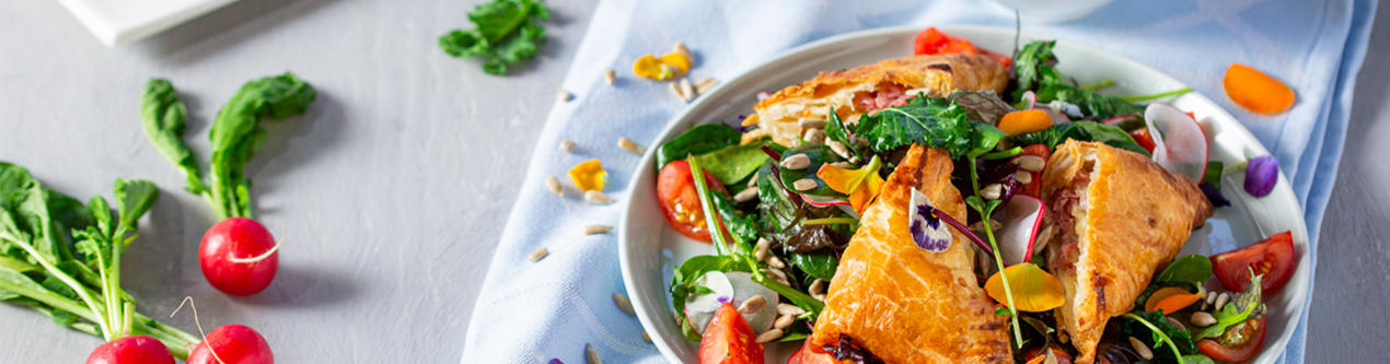Spargel-Blaetterteigtaschen mit Fruehlingssalat Reiser kocht XXXLecker