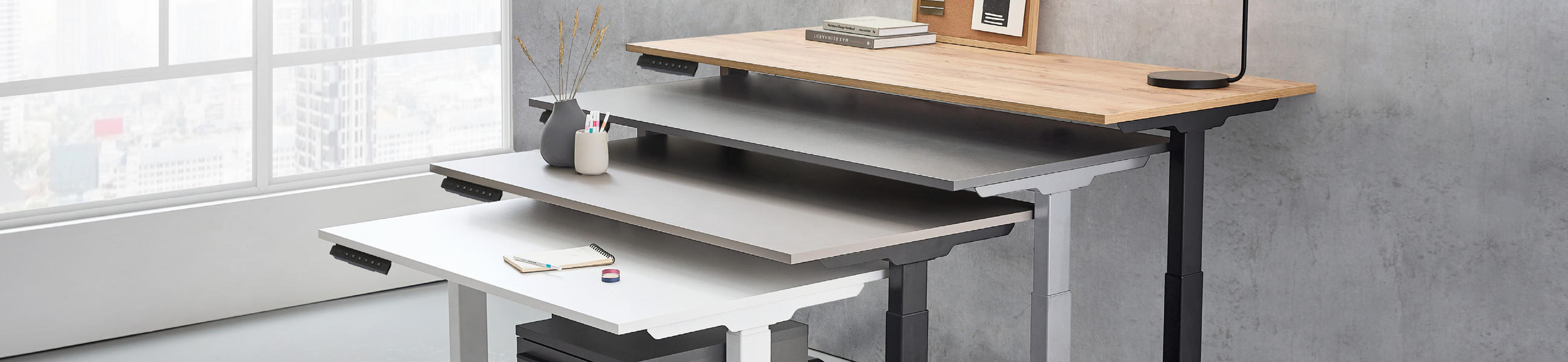 Ein moderner Schreibtisch, ideal für Homeoffice oder Büroarbeit.