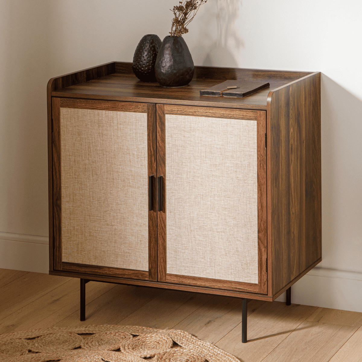 KOMMODE mit 2 Türen in Nussbaumoptik und Stofffronten jetson 80/39,5/79 cm - Nussbaumfarben, Holzwerkstoff (46.5/79/39.5cm) - Calicosy