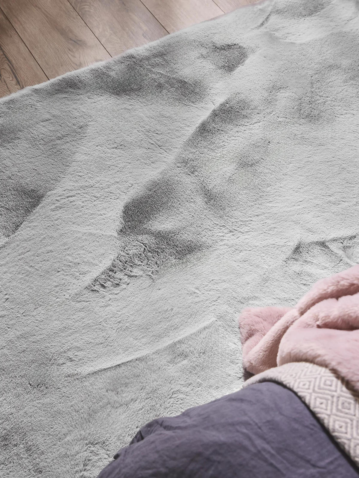 UMELÉ kožúškové koberce Dave Šedá 80x150 cm - sivá, textil/plast (80/150cm) - benuta Nest