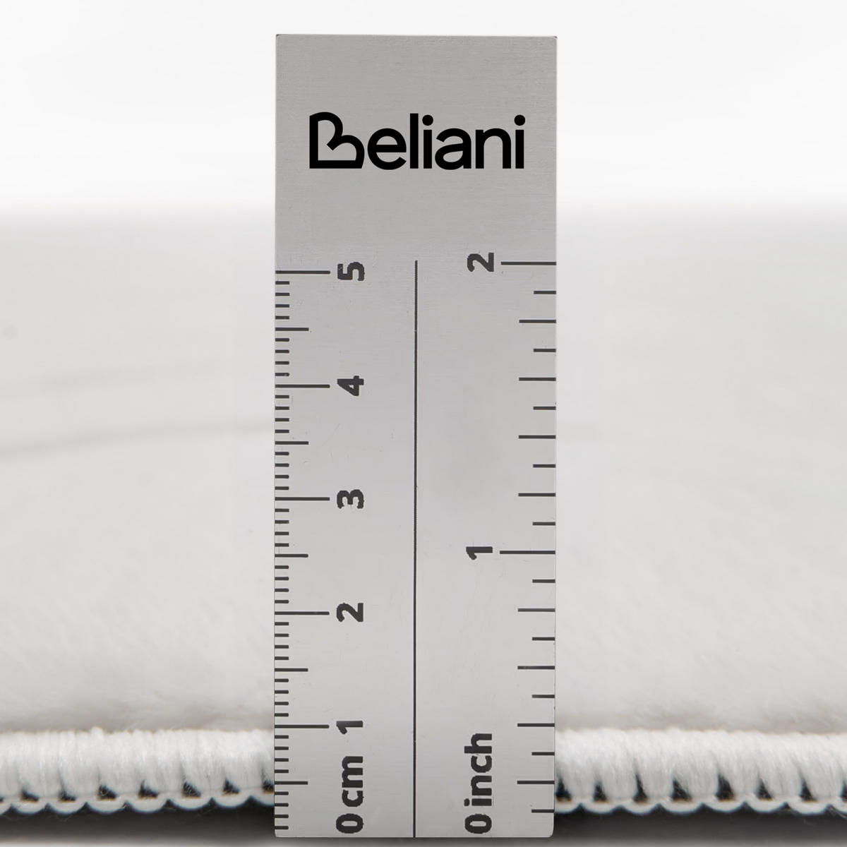 KOBEREC Z UMĚLÉ KOŽEŠINY Krémově bílý 80/300 cm Ontake - bílá/krémová, plast (80/300cm) - Beliani