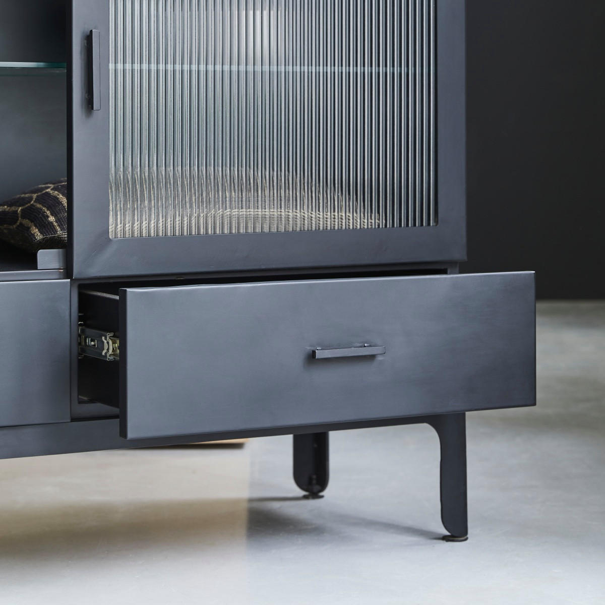 VITRINENSCHRANK Emil Schwarz aus Metall - Schwarz, Metall (120/90/42cm) - Tikamoon