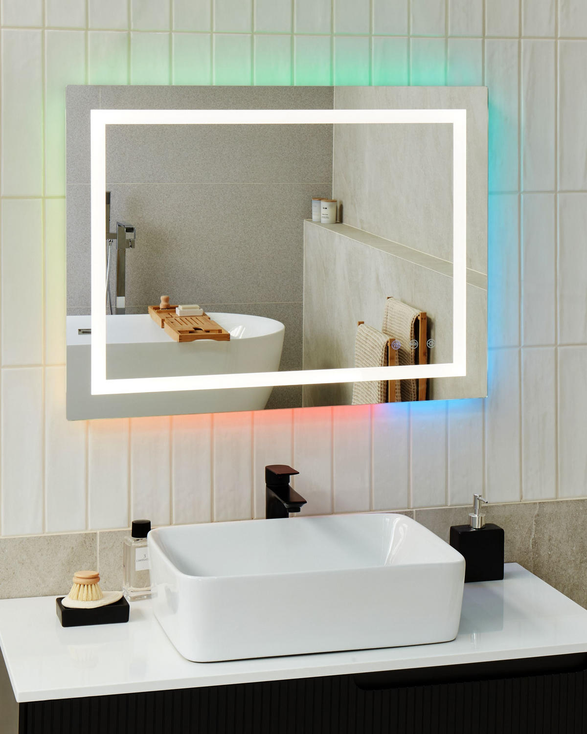 OGLINDĂ DE BAIE CU LED 80/60 cm argintie Prenois - argintiu, sticlă (80/60/4cm) - Beliani