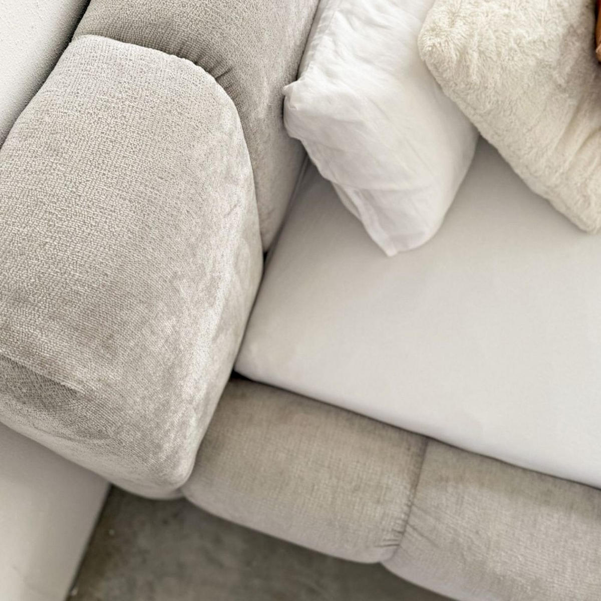 POLSTERBETT KALLA Premium 180x200 cm mit Bettkasten – PERFECT HARMONY 04 - Beige, Holz - Dekori_Interiors