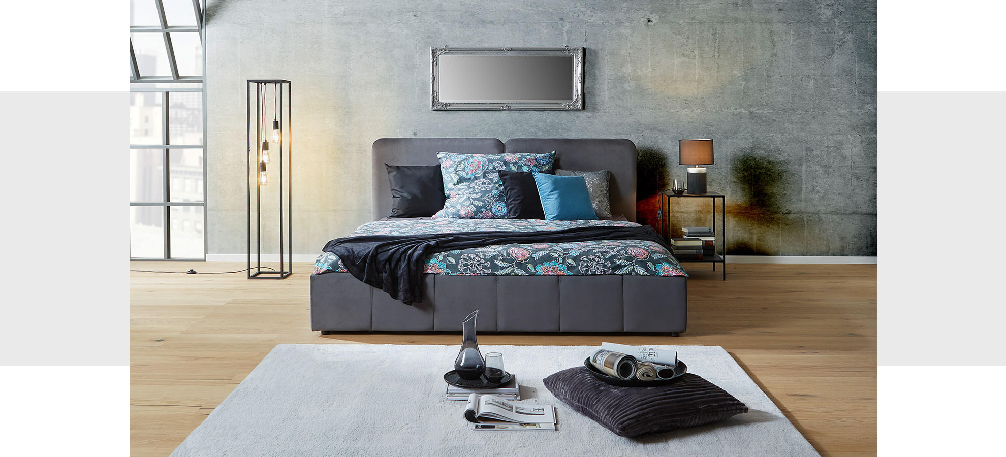 Schlafzimmer in Grau: Graue Wand, grauer Nachtisch und graues Bett - Elganz