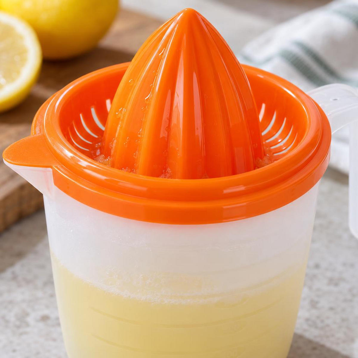 ZITRONENPRESSE mit großem Behälter 600 ml 16,5/11,5/15 cm - Orange, Kunststoff (11.5/15/16.5cm) - Excellent Houseware