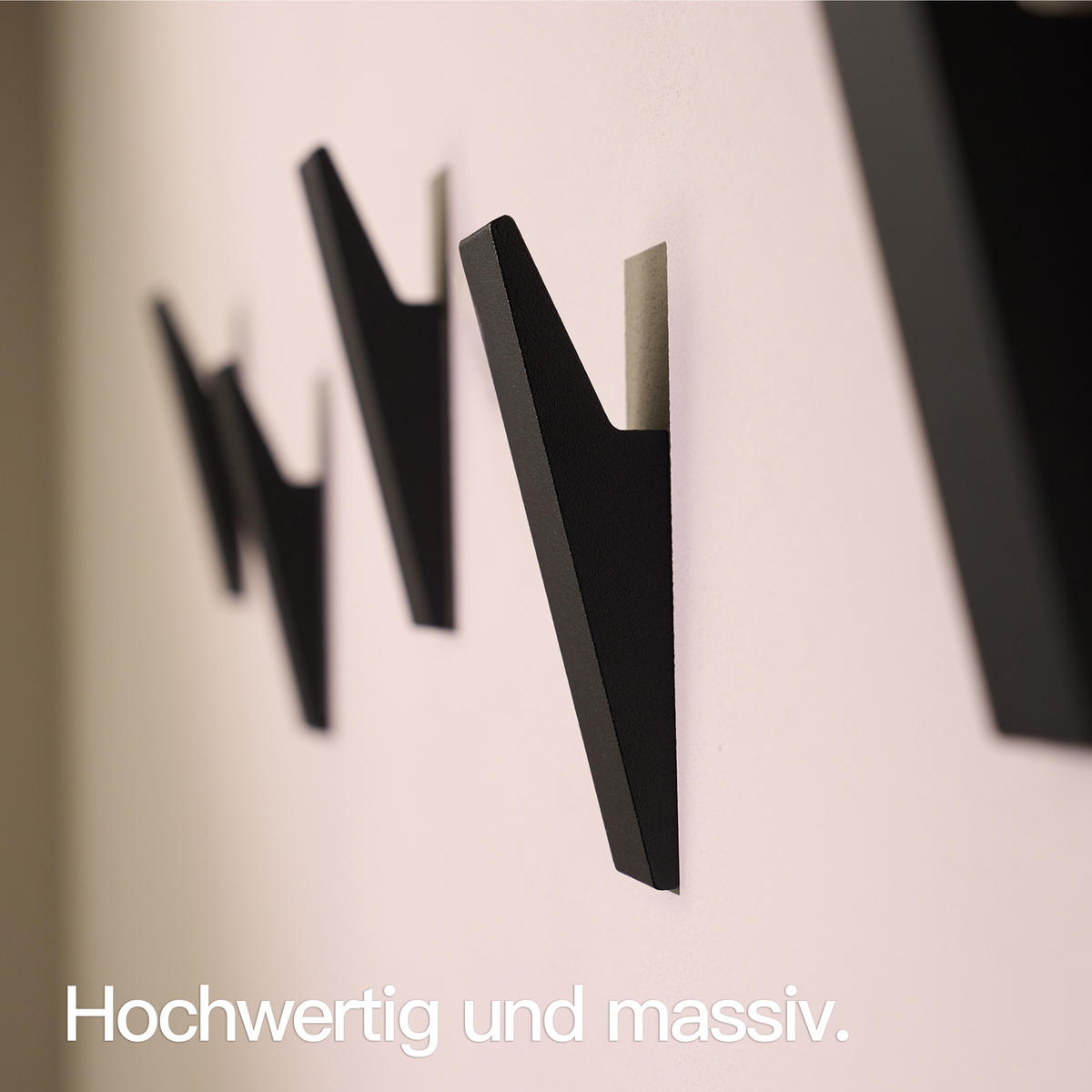 GARDEROBENHAKEN MIT VERSTECKTER VERSCHRAUBUNG - Schwarz, Metall (2/9/3cm) - Designfabrik Hamburg