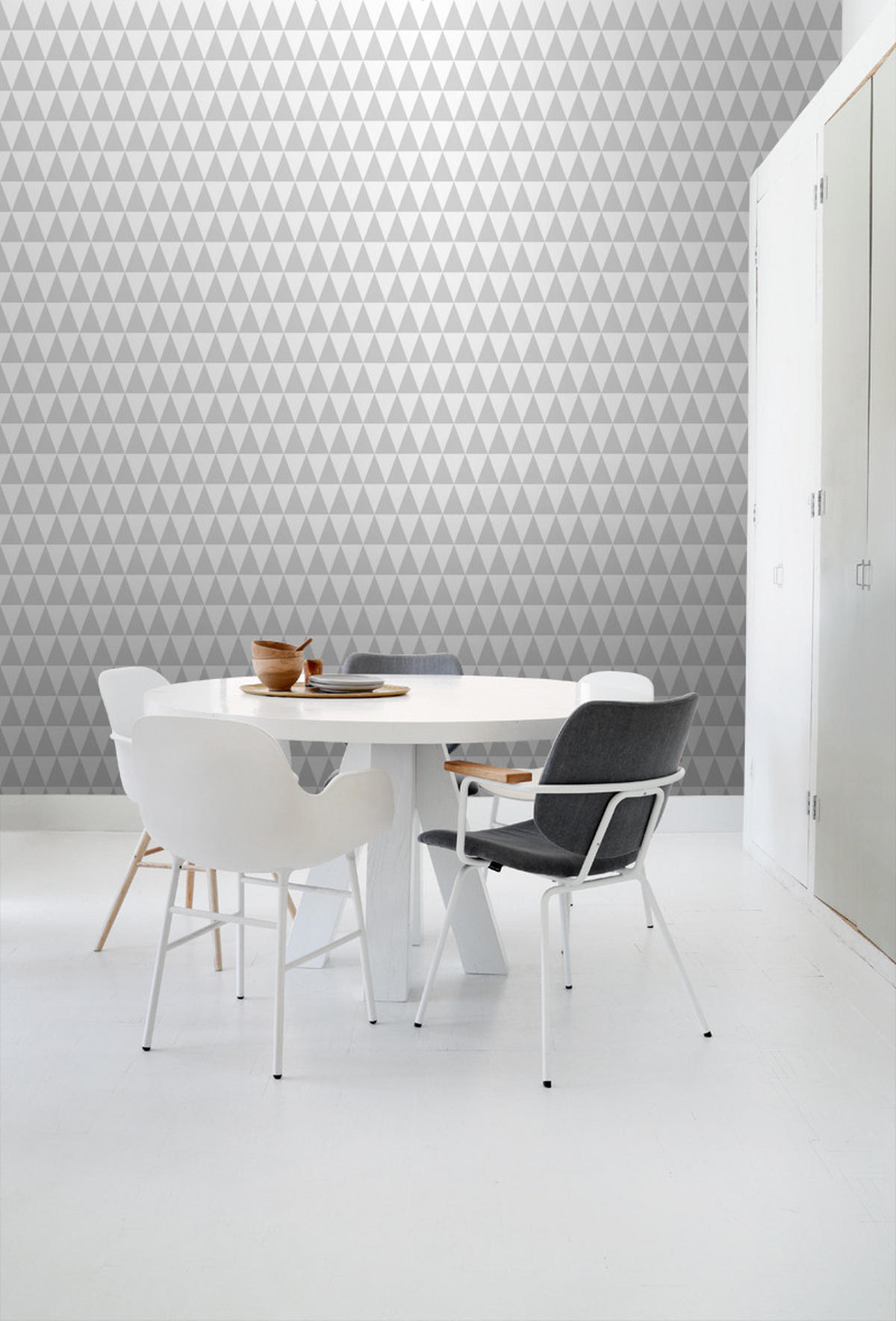 TAPETE grafische, geometrische Dreiecke 53 cm x 10.05 m - Grau, Papier (53/1000cm) - ESTAhome