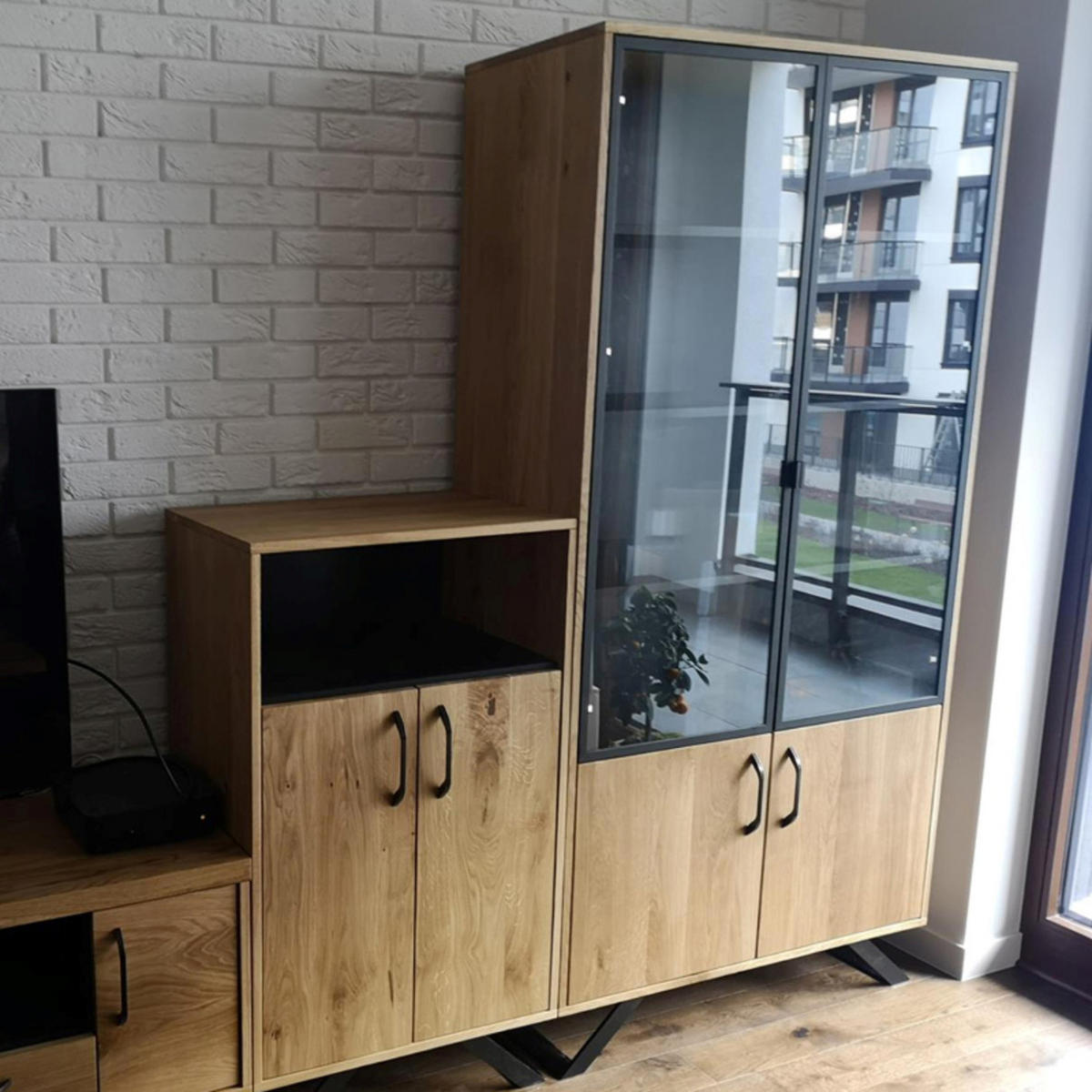VITRINE Industrielle ins Wohnzimmer JORGEN - Eichefarben, Holz (100/200/45cm) - Rawood Furniture