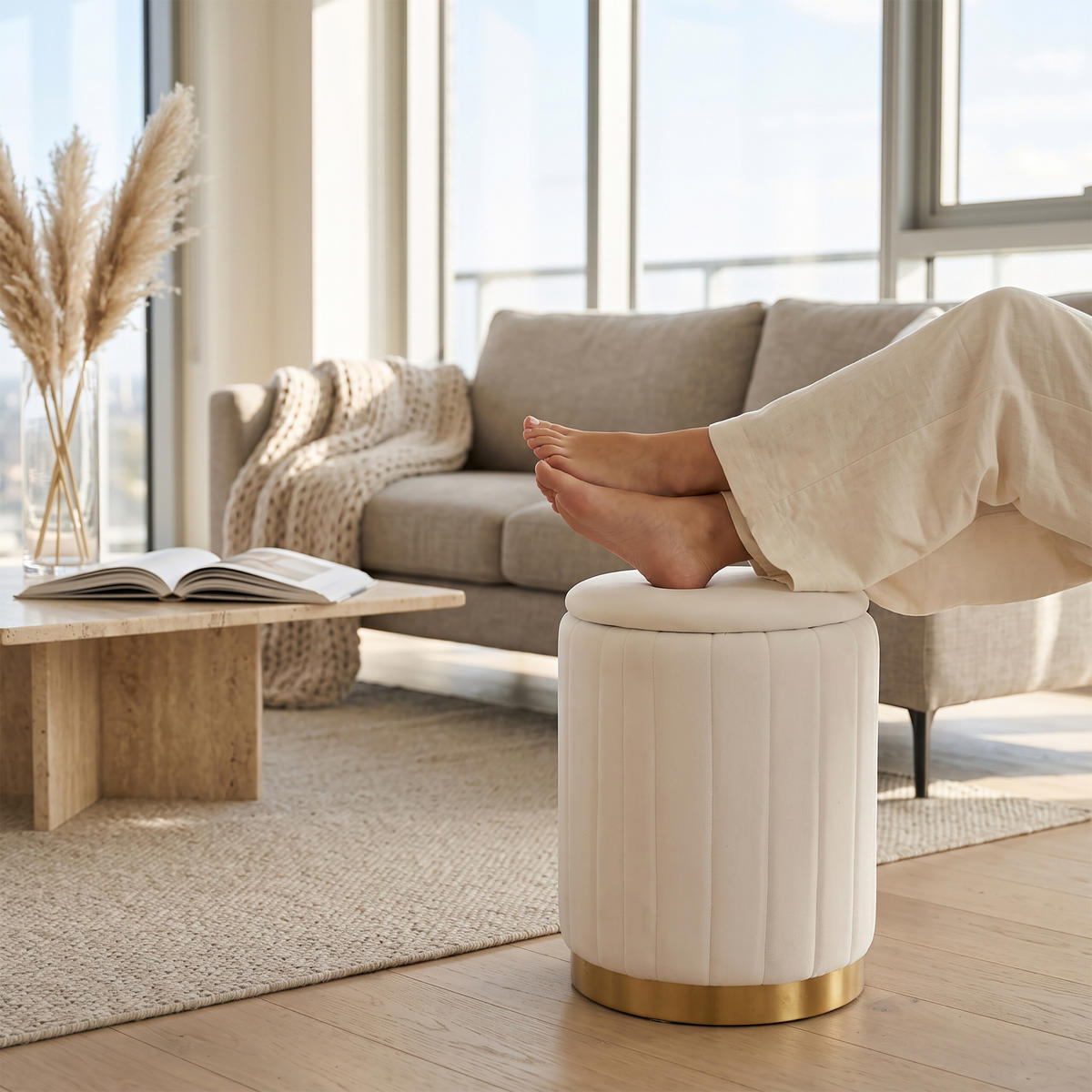 HOCKER Weiß Samt mit Stauraum rund goldfarbener Metallsockel - Weiß, Holzwerkstoff/Textil (32/42/32cm) - Relaxdays