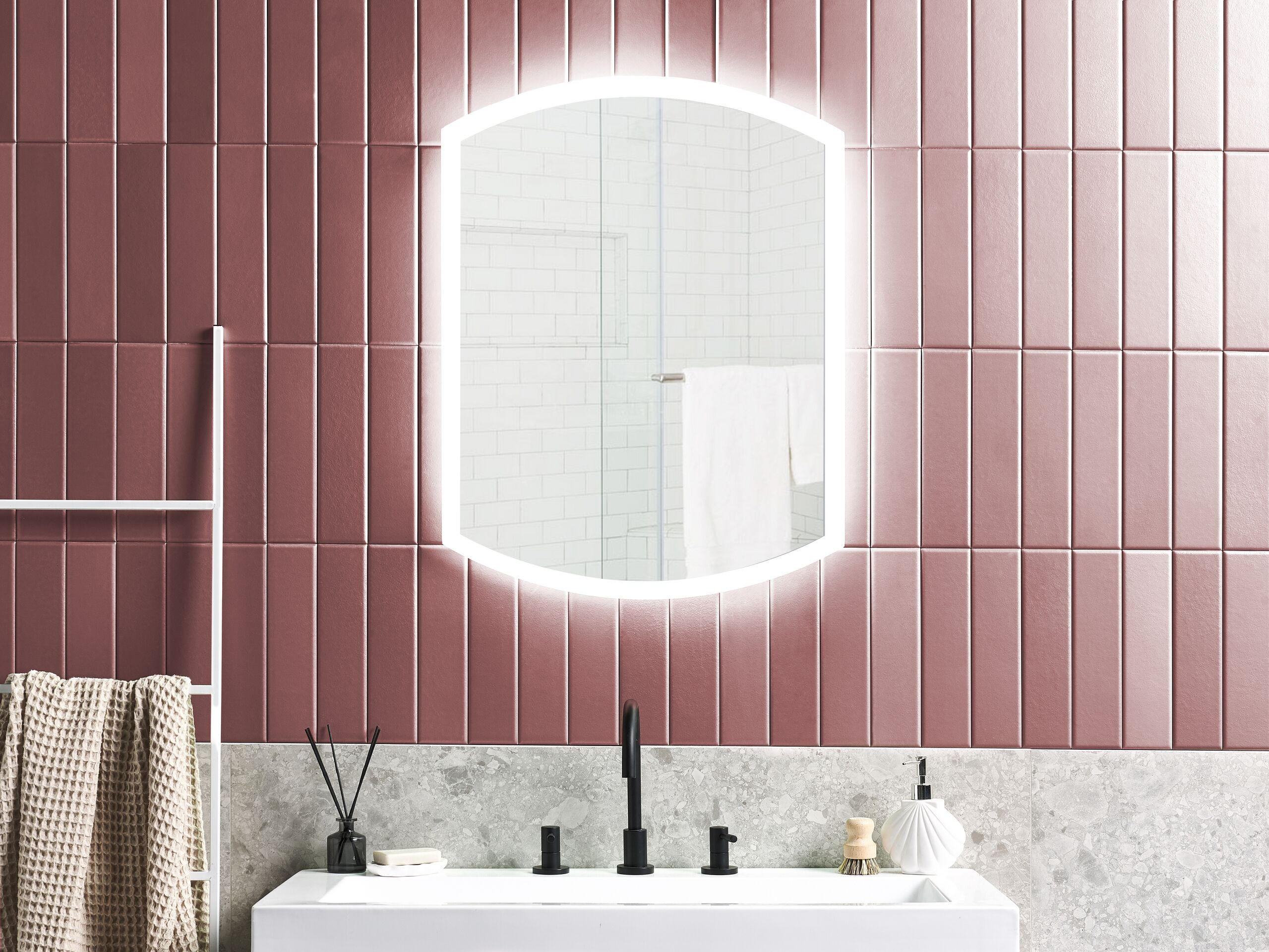 LED-WANDSPIEGEL 78 cm Silber Beziers - Silberfarben, Glas (78/3/58cm) - Beliani