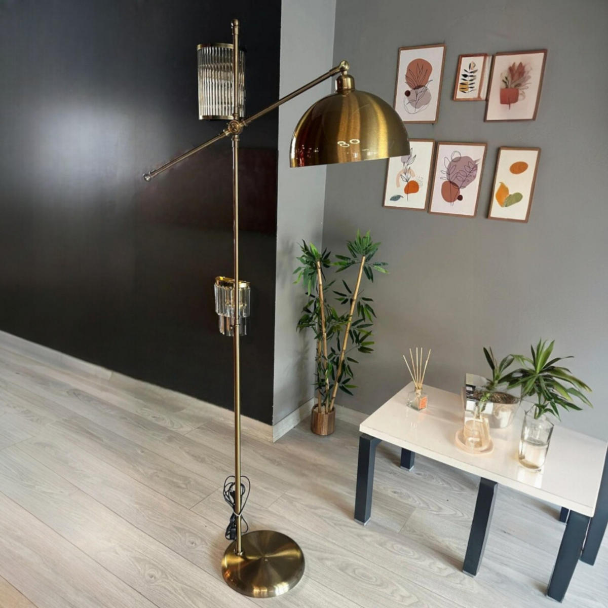 STEHLAMPE Stelan aus Metall mit E27, verstellbarer Lampenschirm - Messingfarben, Metall (37/37/171cm) - Bamyum