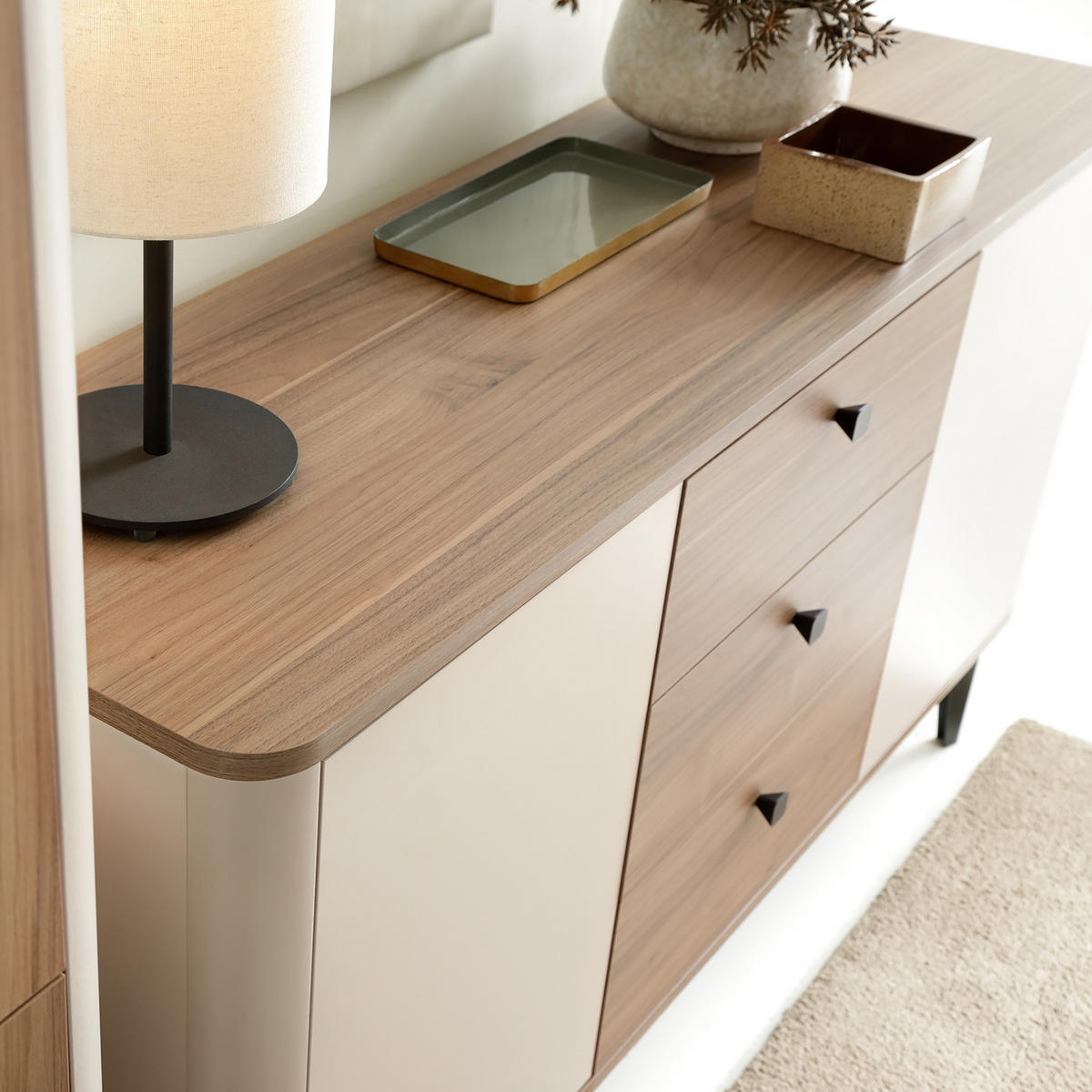 NACHTTISCH Aurora mit Stauraum für Schlafzimmer, Tip-On-System, Nussbaum+Kaschmir - Kaschmir/Nussbaumfarben, Holzwerkstoff/Metall (48/47/40cm) - Beautysofa