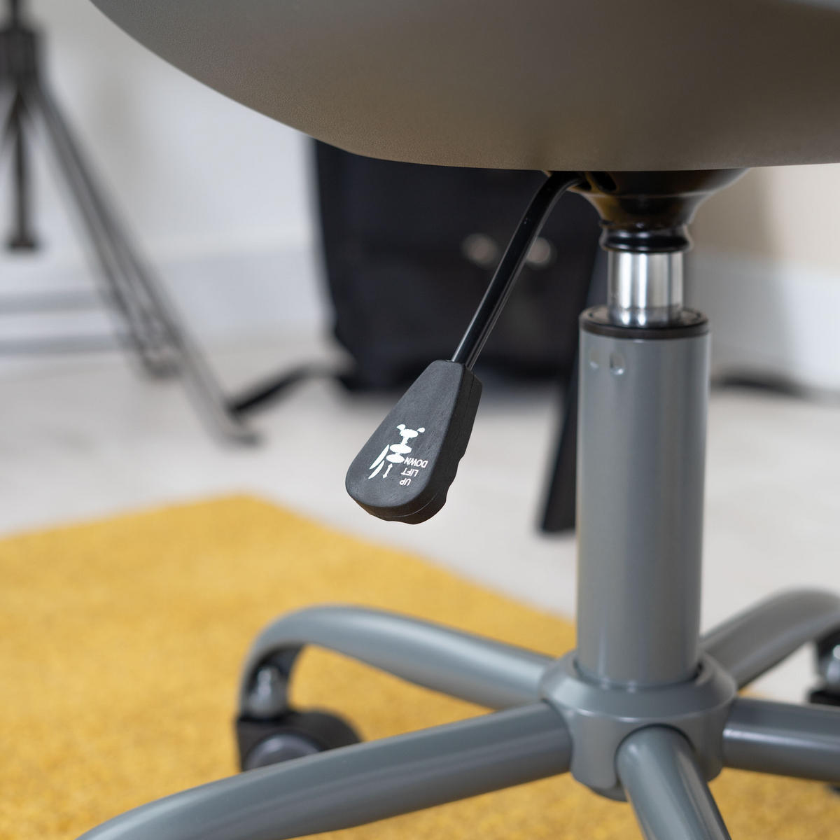 DREHSTUHL Lederlook grau - Grau, Kunststoff/Metall (38/85/39cm) - Urban Meuble