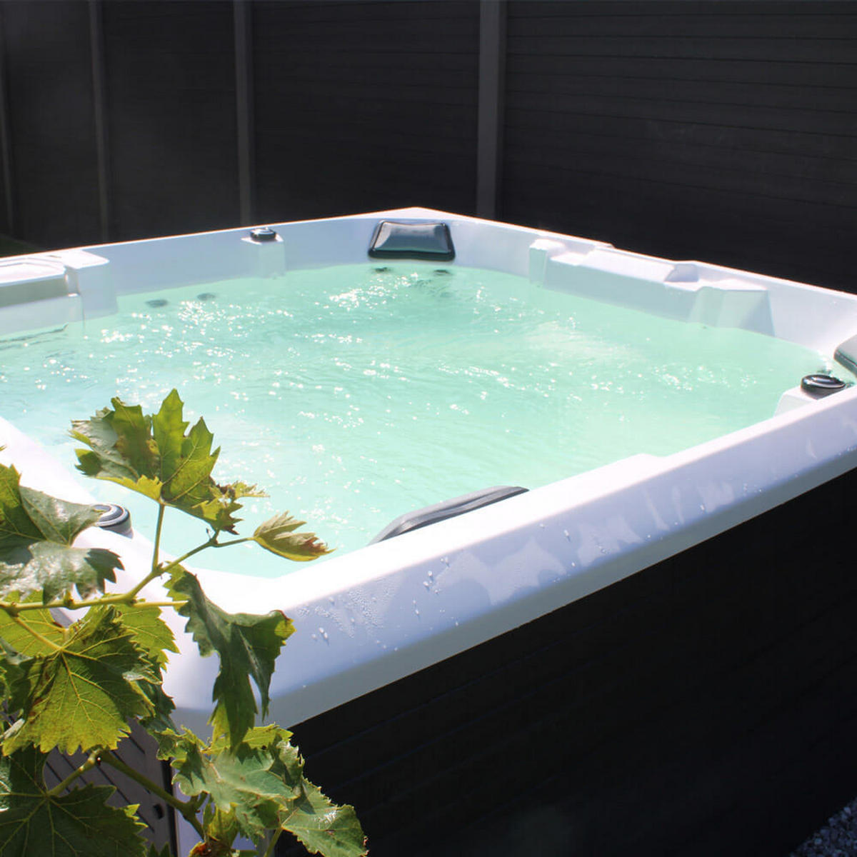 OUTDOOR WHIRLPOOL STREAM BIG PURE - 207 x 207 cm, Pure - Anthrazit, Kunststoff (207.5/88/207.5cm) - Home Deluxe