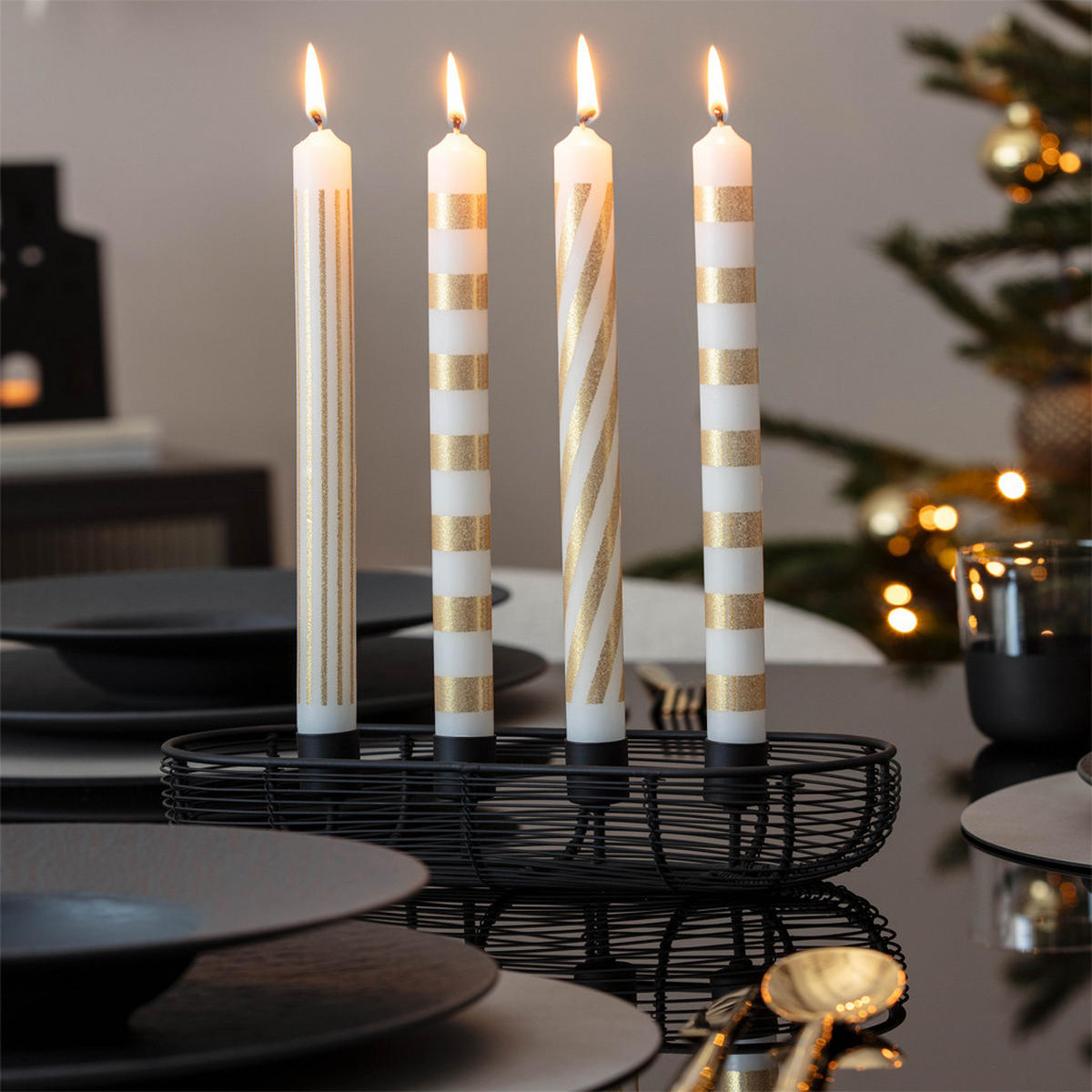 ADVENTSKRANZ INKL. KERZEN Christmas Chic schwarz 28,5 x 12 cm - Schwarz, Metall (6cm) - Villeroy & Boch