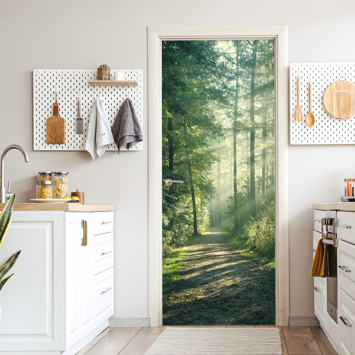 SAMOLEPKA NA DVEŘE Les - Cesta - Slunce - Stromy - Zelená - Příroda 95x215 - lesní zelená, plast (95/0.1cm) - MuchoWow