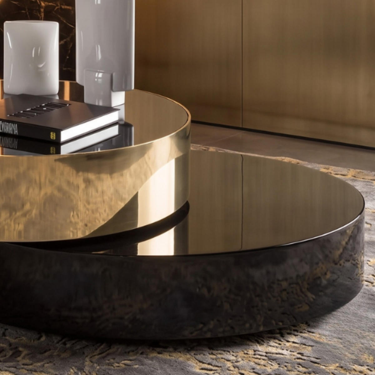 DESIGN-COUCHTISCH ORBIT ROTATE Runder Wohnzimmertisch mit 360°-Drehfunktion - Schwarz Hochglanz/Goldfarben, Glas (100/100/64cm) - alesvelt