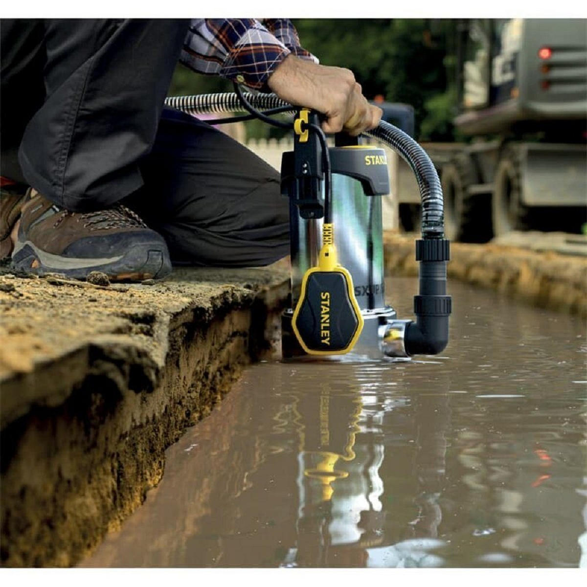 TAUCHPUMPE 750W, Klarwasserpumpe, 11000l/h, Edelstahl, Schwimmerschalter, Wasserpumpe, Garten, Keller, Entwässerung, Hochleistung - Edelstahlfarben/Schwarz, Metall (17/28/17cm) - Stanley