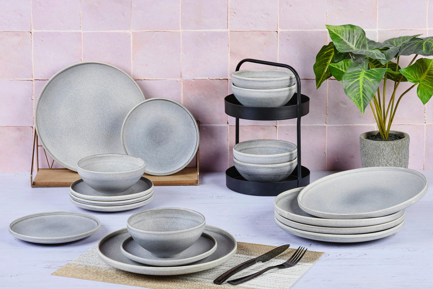 SERVICE Die Essentials Stone - 18 Teile - Mondgrau - Grau, Keramik (1/1/1cm) - Björn