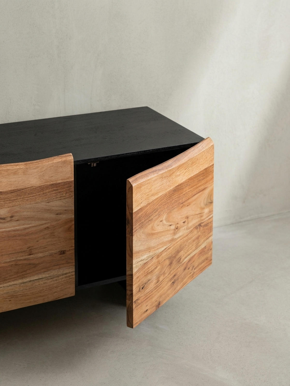 SIDEBOARD – Akazie Massivholz, 180x75x45 cm, mit Baumkante, Türen, Metallbeine - Schwarz, Holz/Metall (180/75/45cm) - KADIMA DESIGN