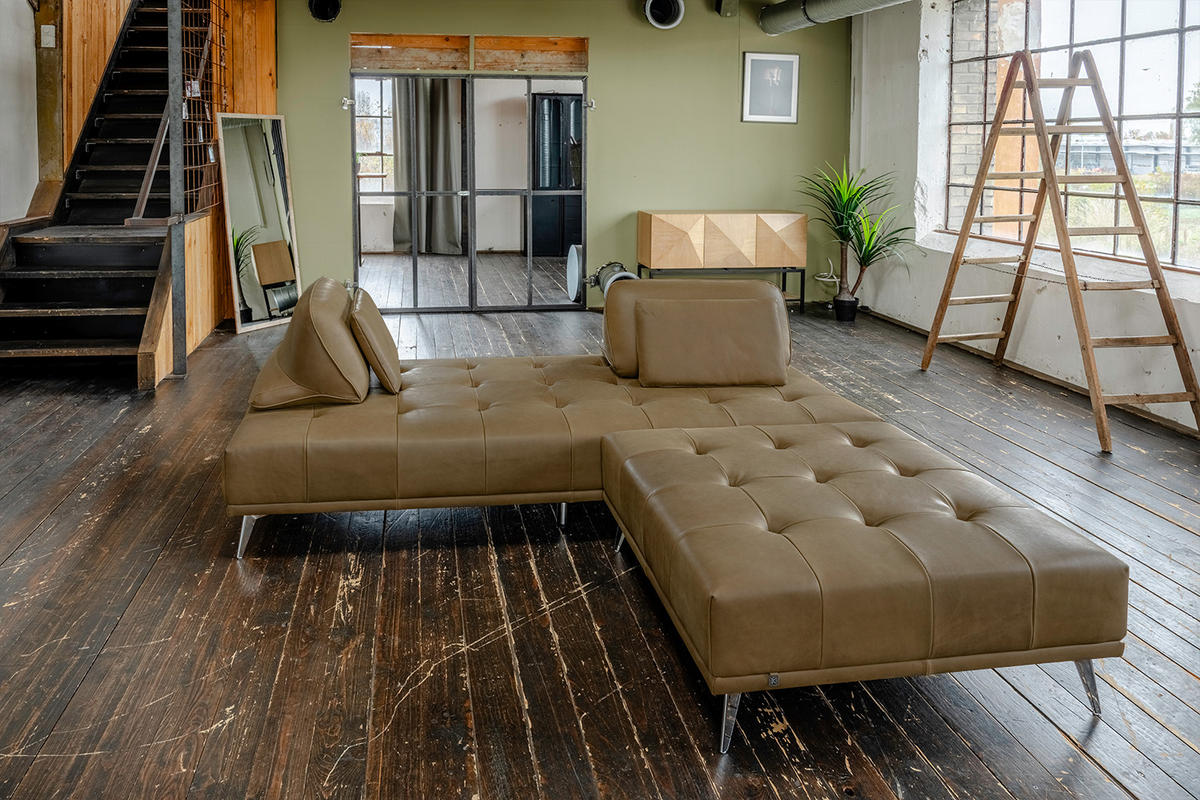 SOFA MIT HOCKER WIOLO 2ER SET Beige Leder - Beige/Silberfarben, Leder/Metall (240/83/110cm) - KAWOLA