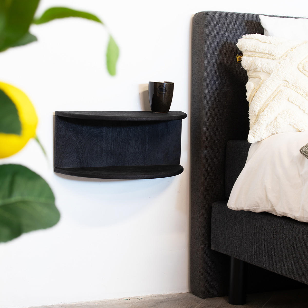 NACHTTISCH schwebend aus Mangoholz 45x28x22cm, schwarz - Schwarz, Holz (45/22/28cm) - Giga Meubel