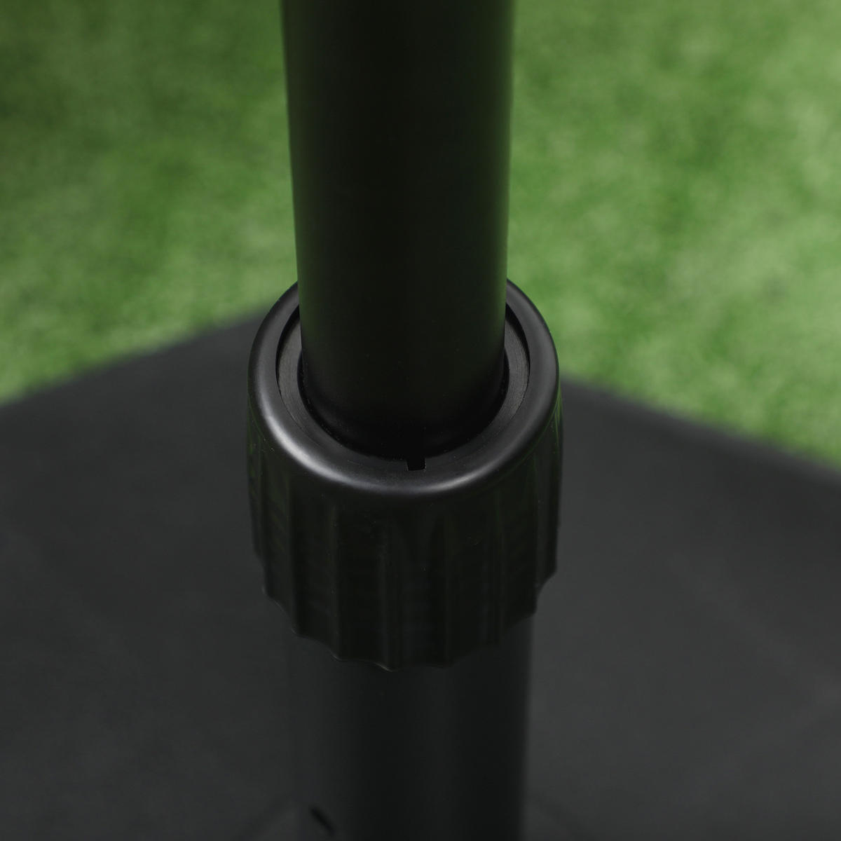 PODSTAVEC PRO SLUNEČNÍ STÍNÍTKO pro sloupky o průměru Ø 34/38/48 mm, do zahrady, na balkon, s cementovou výplní, černý 45,5 x 45,5 x 33 cm - černá, plast (45.5/45.5cm) - Outsunny