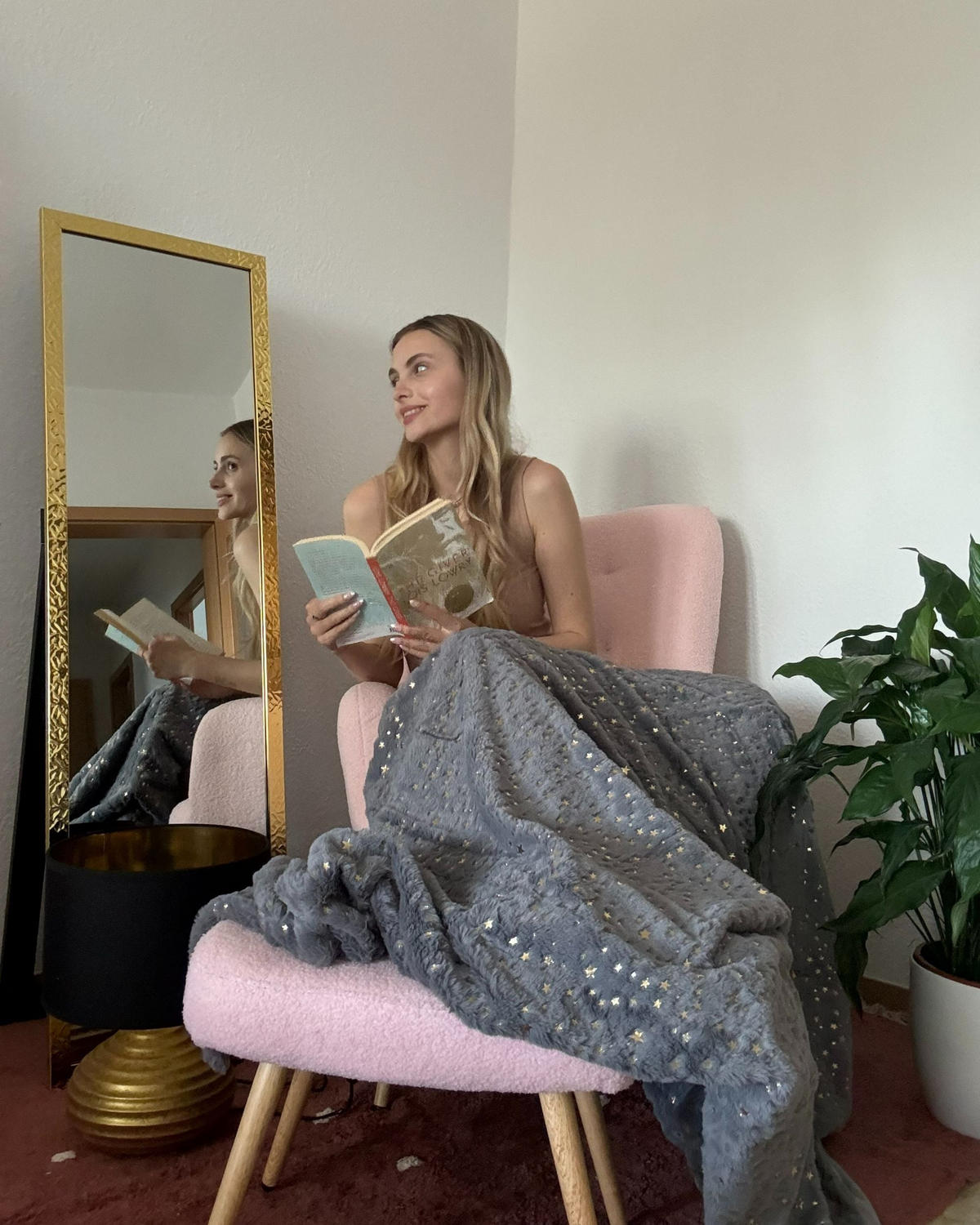 OHRENSESSEL mit Fußstütze Bouclé Pastellrosa Vejle - Pink, Textil (67/95/70cm) - Beliani
