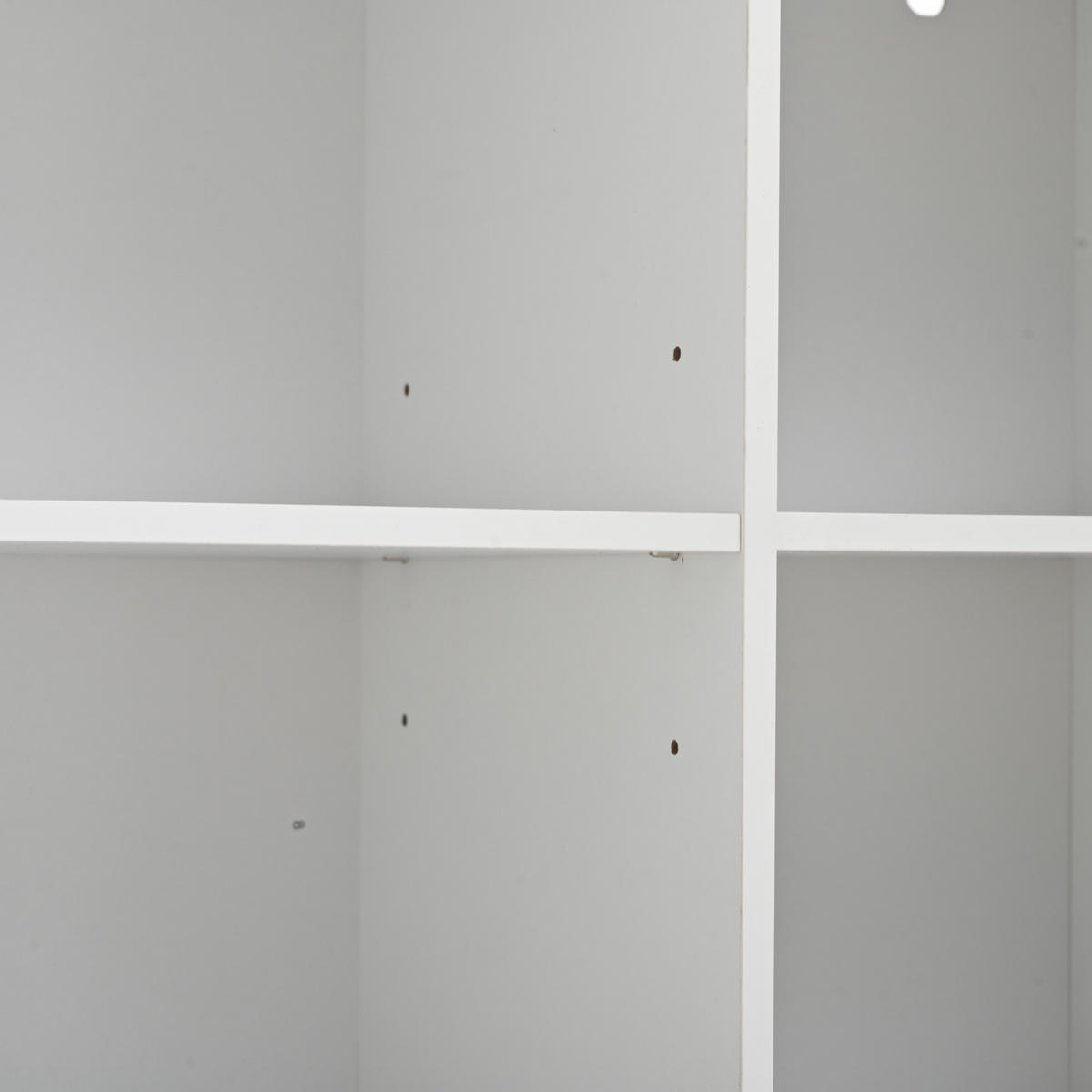 ROHOVÁ SKŘÍŇ v bílé barvě se zásuvkami do obýváku, 104×35×155 cm - bílá, kompozitní dřevo (104/155/35cm) - STILVORA