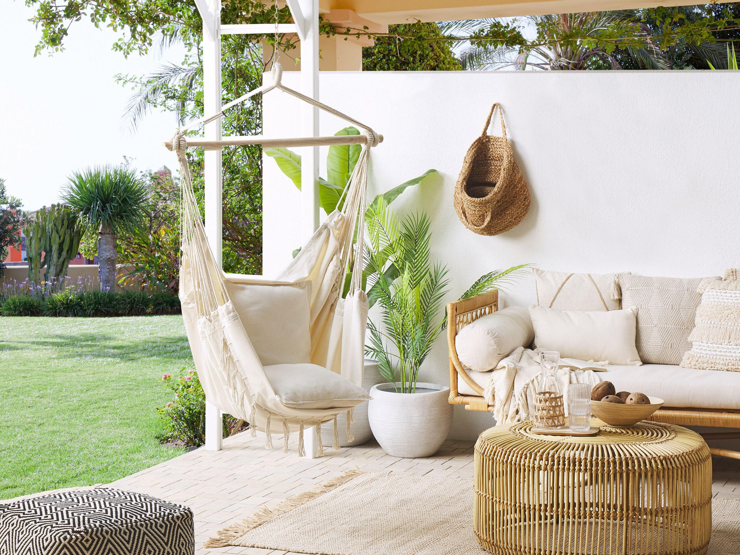 MAKRAMEE Hängesessel mit Kissen Baumwolle beige Bonea - Beige, Textil (95/125/55cm) - Beliani