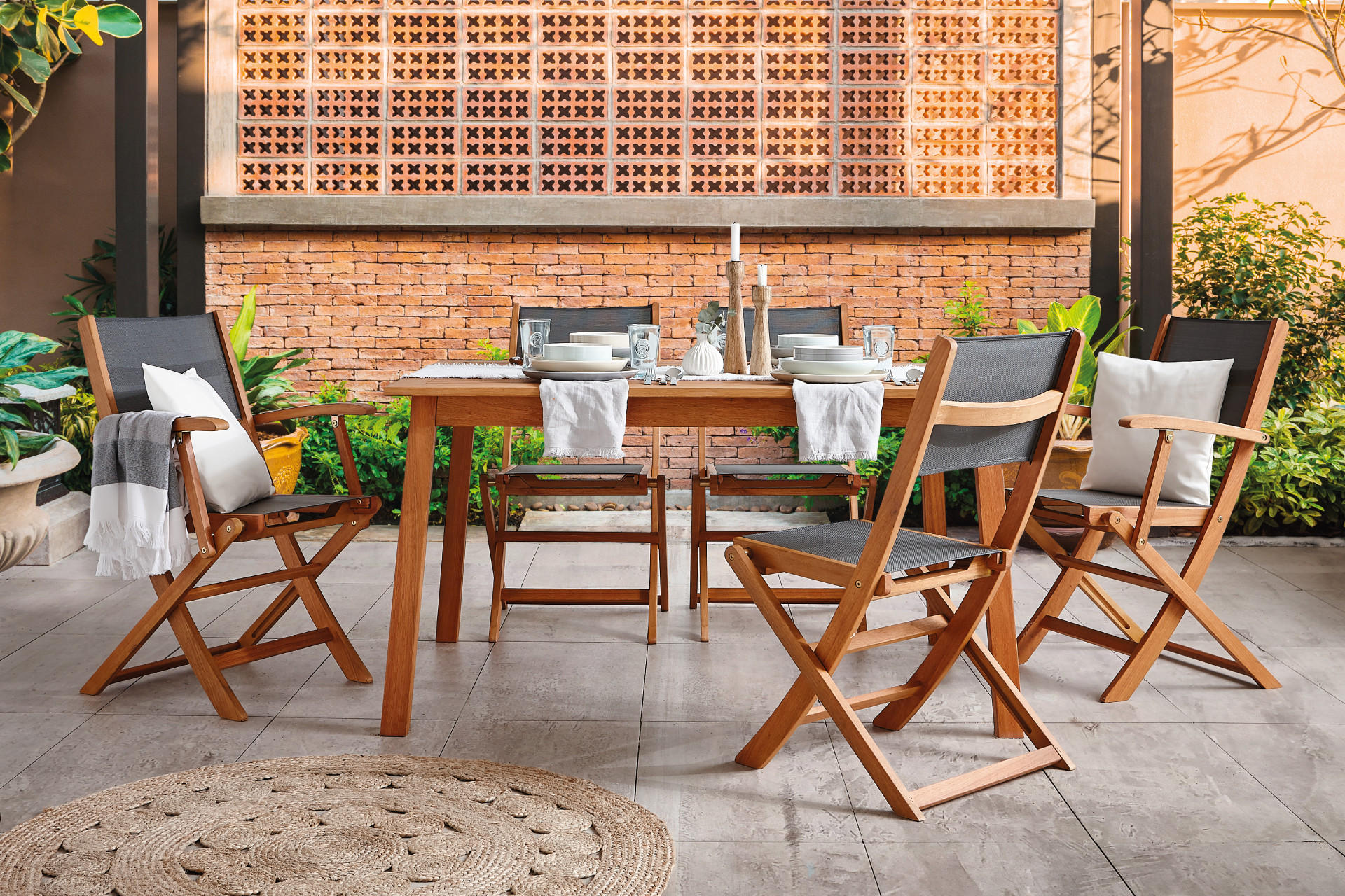 GartenmÃ¶bel mit Holzelementen