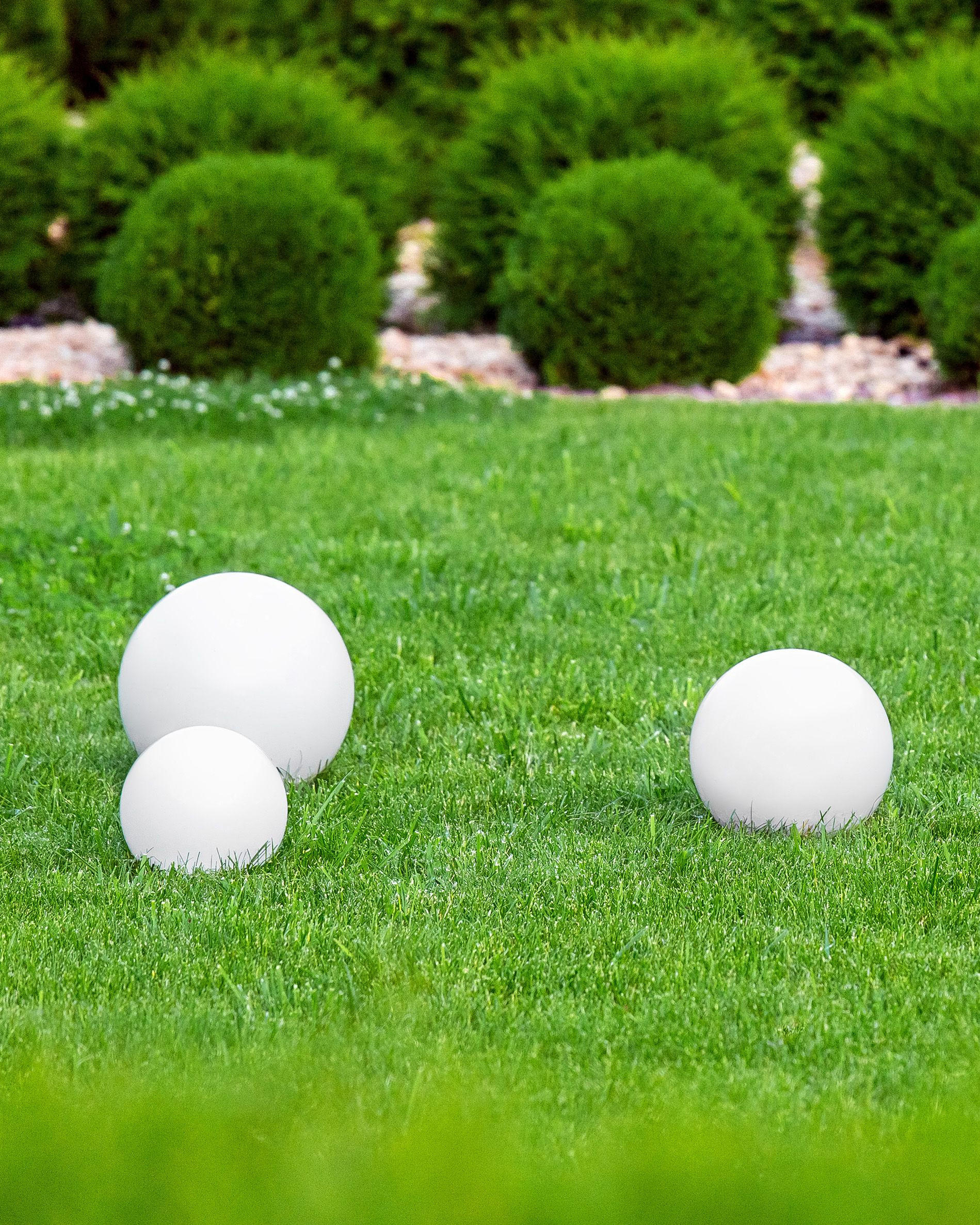 LED- KUGELLEUCHTE Weiß Lobaina - Weiß, Kunststoff (28/28/28cm) - Beliani