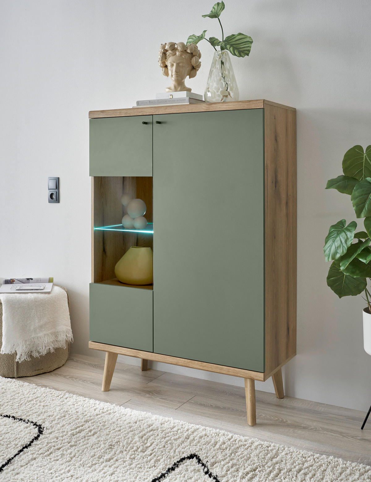 HIGHBOARD Salbei, Eiche Evoke, skandinavisch 90 x 134 cm, Kommode 2-türig mit Glaselement - Salbeigrün/Eichefarben, Glas/Holz (90/134/40cm) - Furn.Design