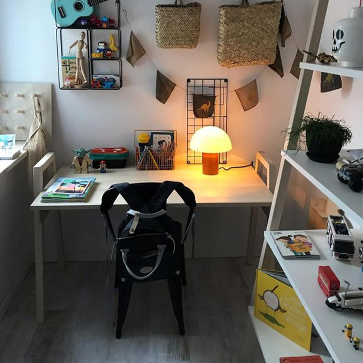 SCHREIBTISCH mit Holzdekor und Beinen aus massiver Eiche L128 cm - SPOT - Braun, Holzwerkstoff (128/68/81.5cm) - Calicosy