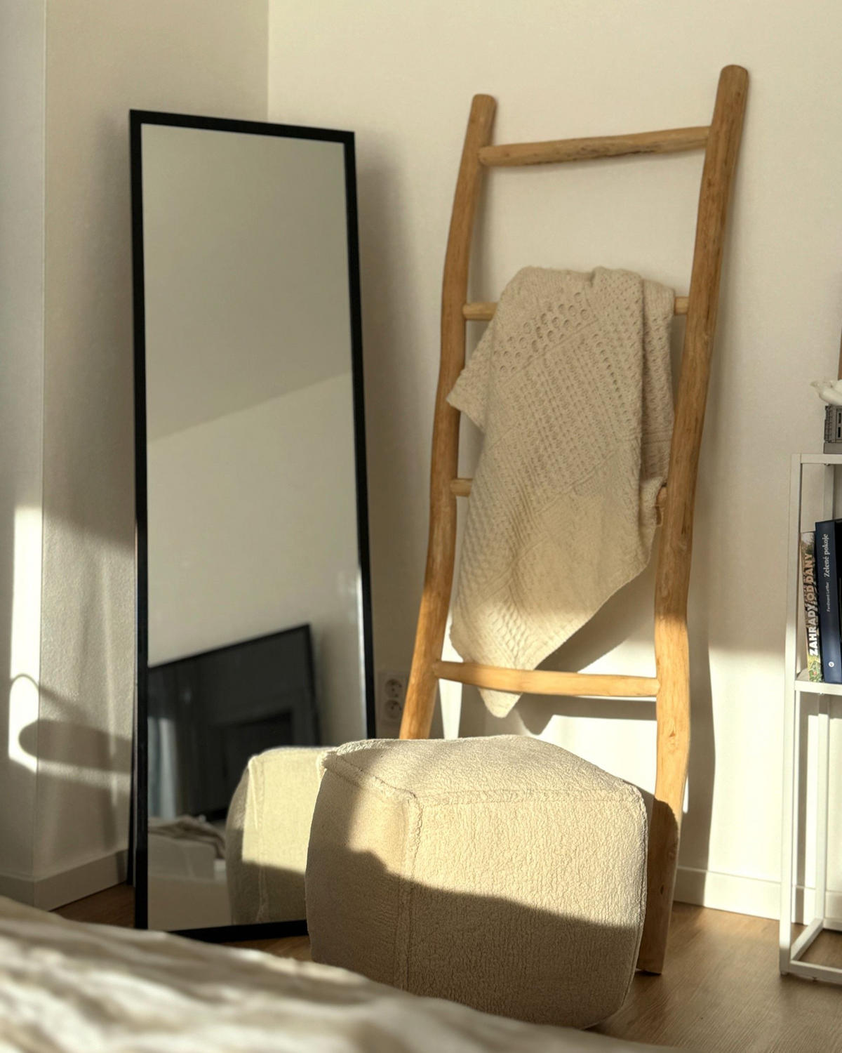 OGLINDĂ DE PODEA neagră dreptunghiulară 40/140 cm Torcy - negru, material plastic (40/140/3cm) - Beliani