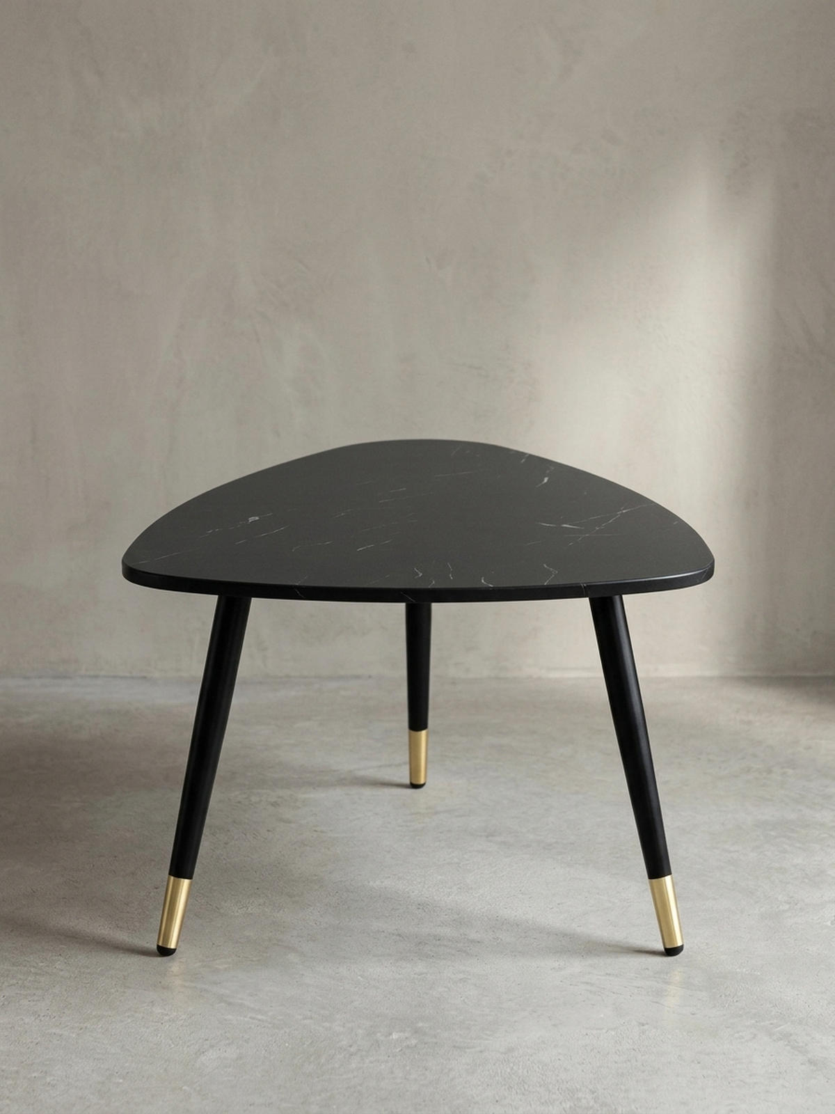 COUCHTISCH mit Marmor Optik, Dreibein, Metall-Gestell, Dreieckig, Schwarz 90x60x41 cm - Schwarz, Holzwerkstoff/Metall (60/90/41cm) - KADIMA DESIGN