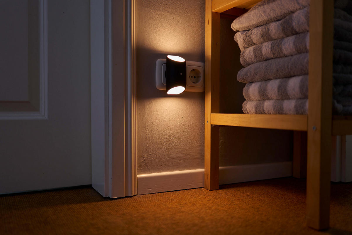 LED Nachtlicht mit Dämmerungssensor & Bewegungsmelder, Up&Down Licht für Steckdose Rund-Schwarz - Schwarz, Kunststoff (8.4/5.1/9.9cm) - Northpoint