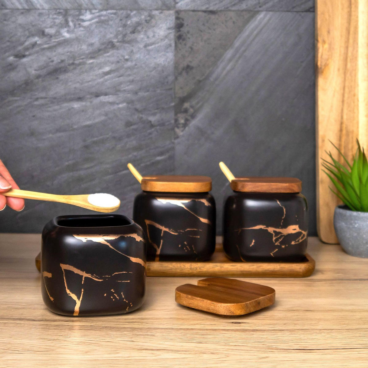 ZUCKERDOSE Vorratsdose mit Deckel Löffel Holztablett (3er-Set) - Schwarz, Keramik (8.5/11.5cm) - Intirilife