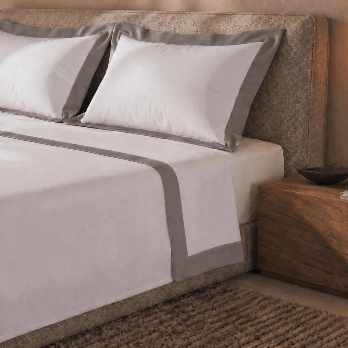 KOMPLET posteljnine iz 100 % bombaža z dekorativnim satenastim robom Siva ; Posteljnina za posteljo 120–130 cm - siva, tekstil (130/200cm) - The White Stone